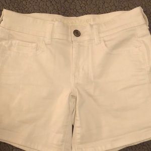 🌻White American Eagle Midi Super Stretch Shorts🌻